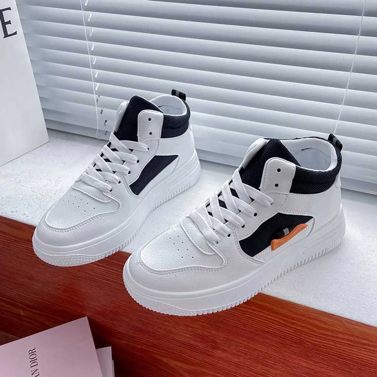 White black side decorated casual shoe sneaker